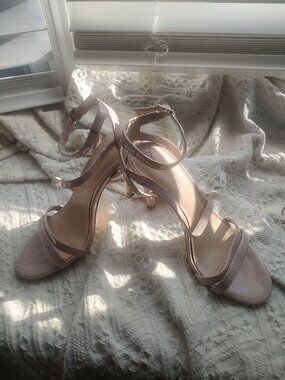 Like New Leith Strappy Nude Blush Pink Heels US 6 1/2
